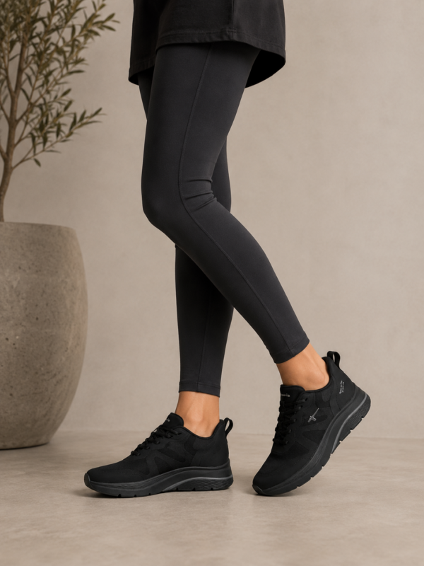ZAPATILLA DEPORTIVA NEGRA