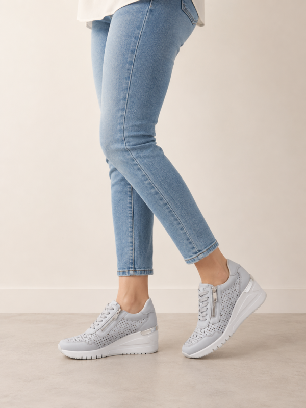 ZAPATILLA DEPORTIVA CELESTE